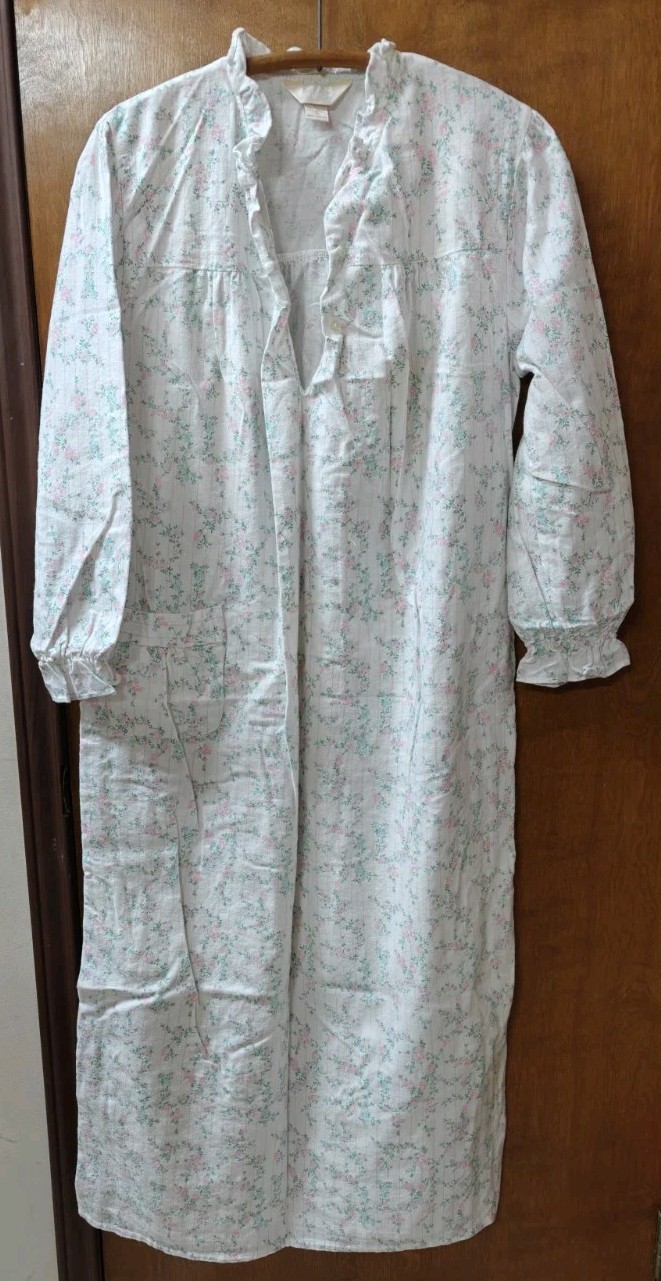 Vintage Carriage Court Robe/Nightgown Medium Ruffled Cottagecore Cotton Flannel