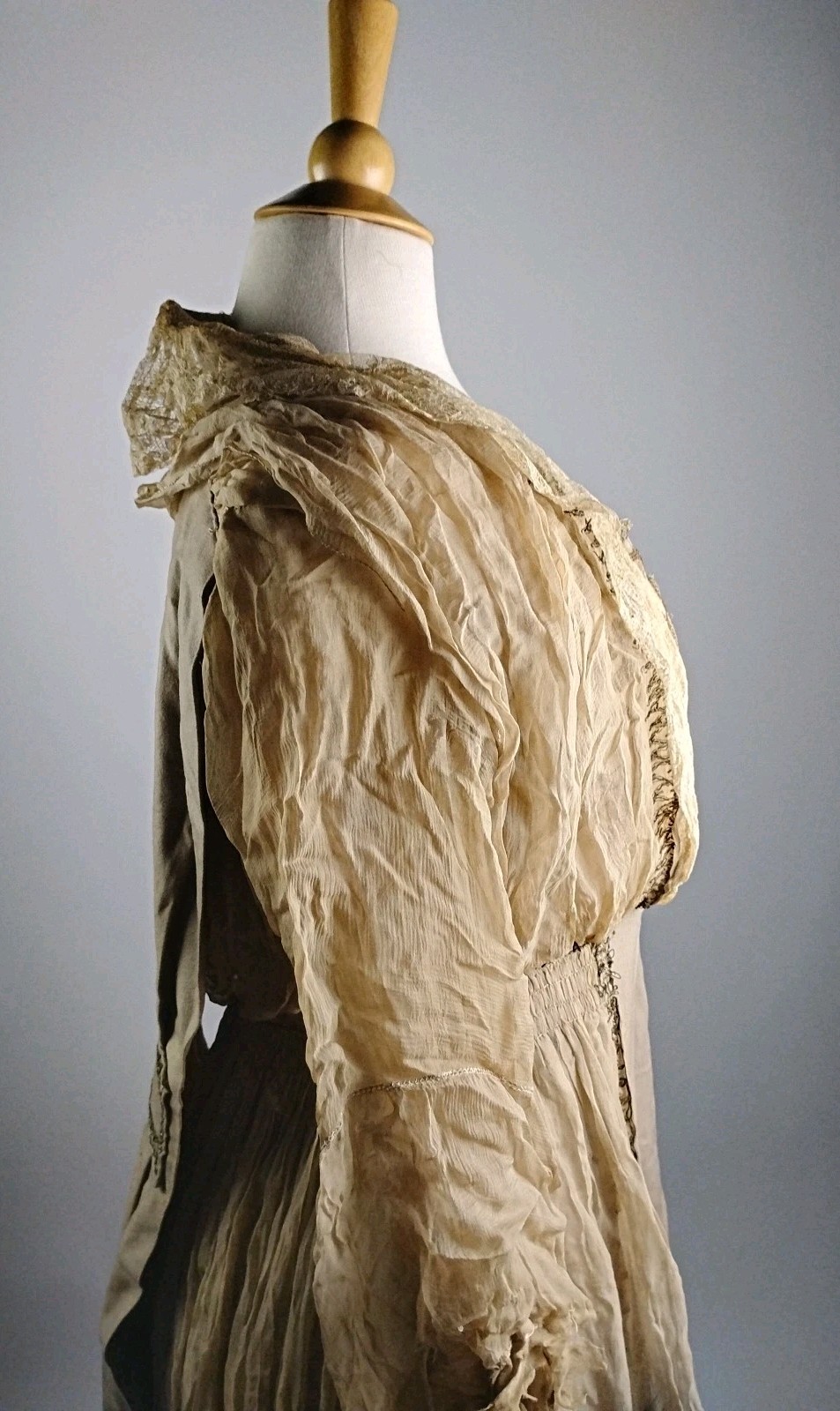 Antique Edwardian Ivory Wool & Lace Tea Gown Dress c.1905–1915