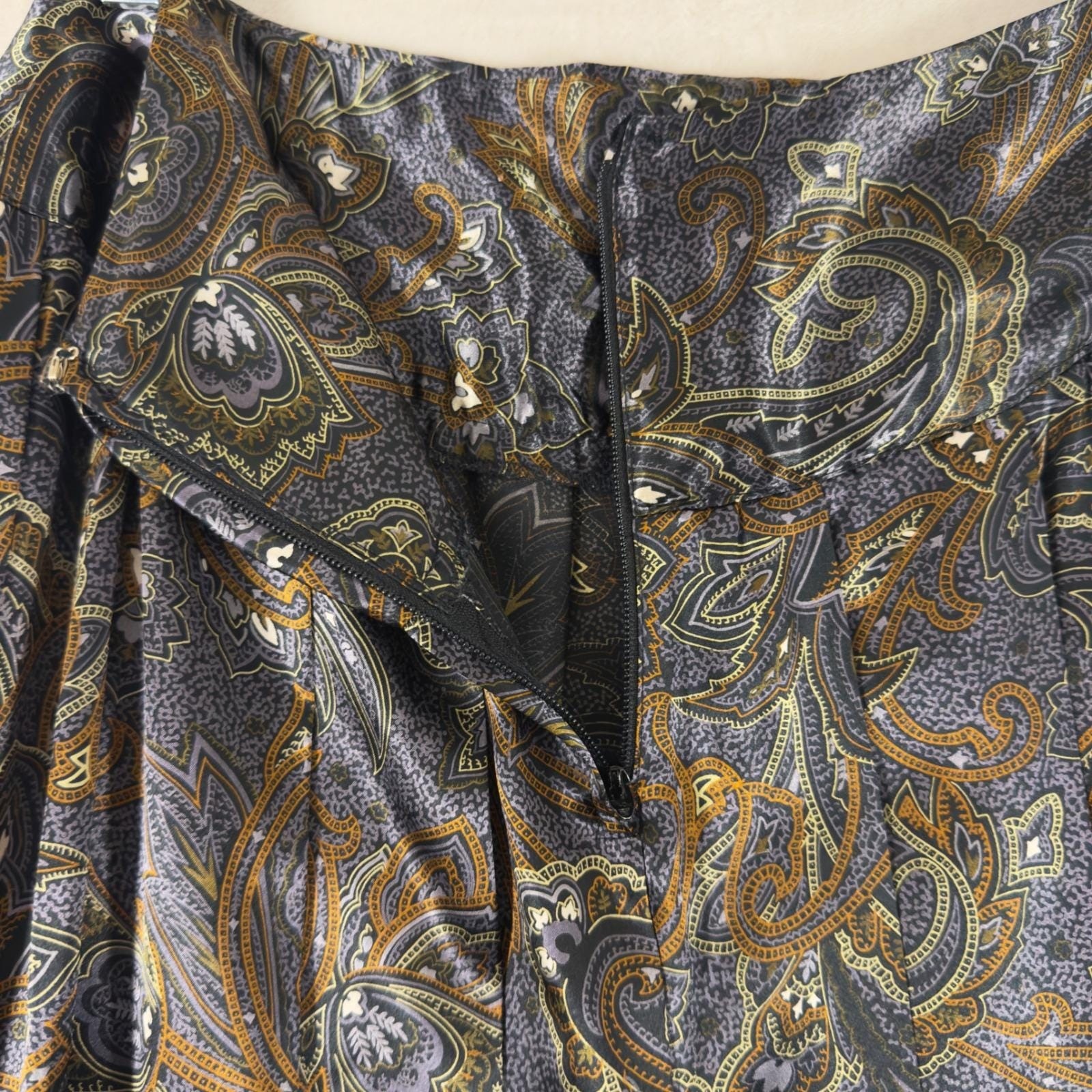 Notations Vintage Paisley Satin Pleated Midi Skirt Size S Made in USA Boho