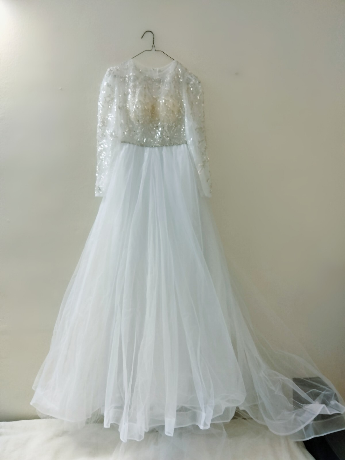 Modest O-Neck, Long Sleeves, Sweep Train Wedding Bridal Gown, Lace Appliques.