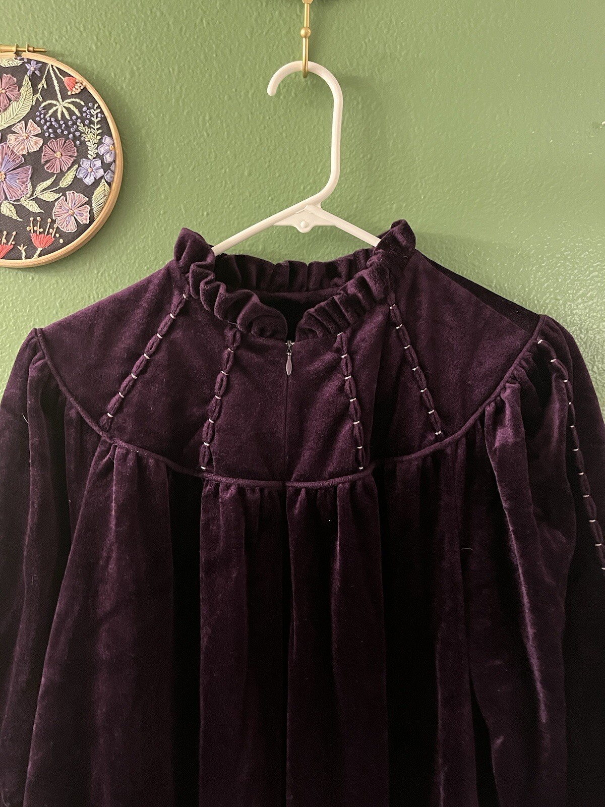 Vtg House Dress Robe Purple Velour Velvet Medium Gothic Witchy Medieval Flaw