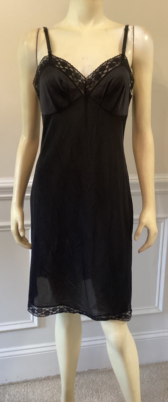 Vanity Fair WN SZ 34 22”/40 Black Vintage Nylon Full Slip Style 10-103 Lace Trim