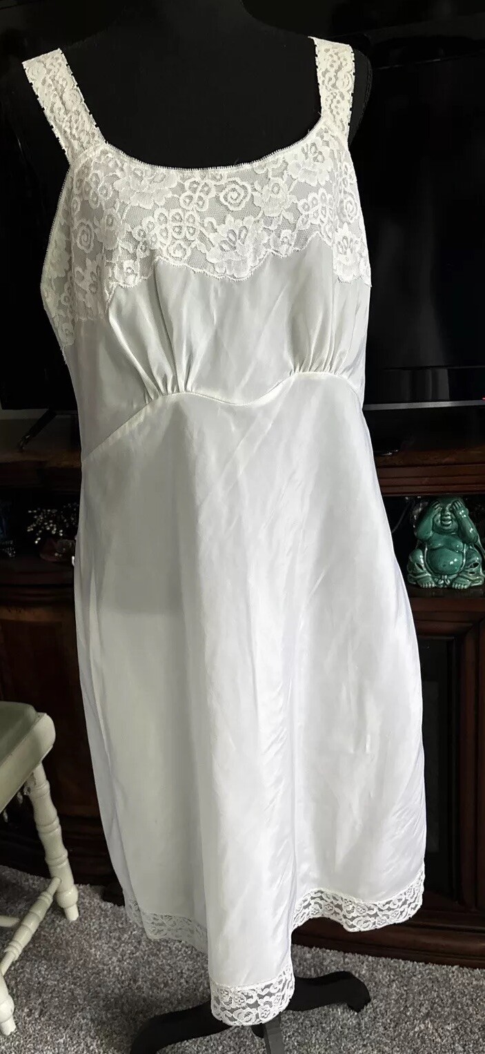 Vintage Lady Lynne Full Slip Nylon Poly Lace Trim Cream M