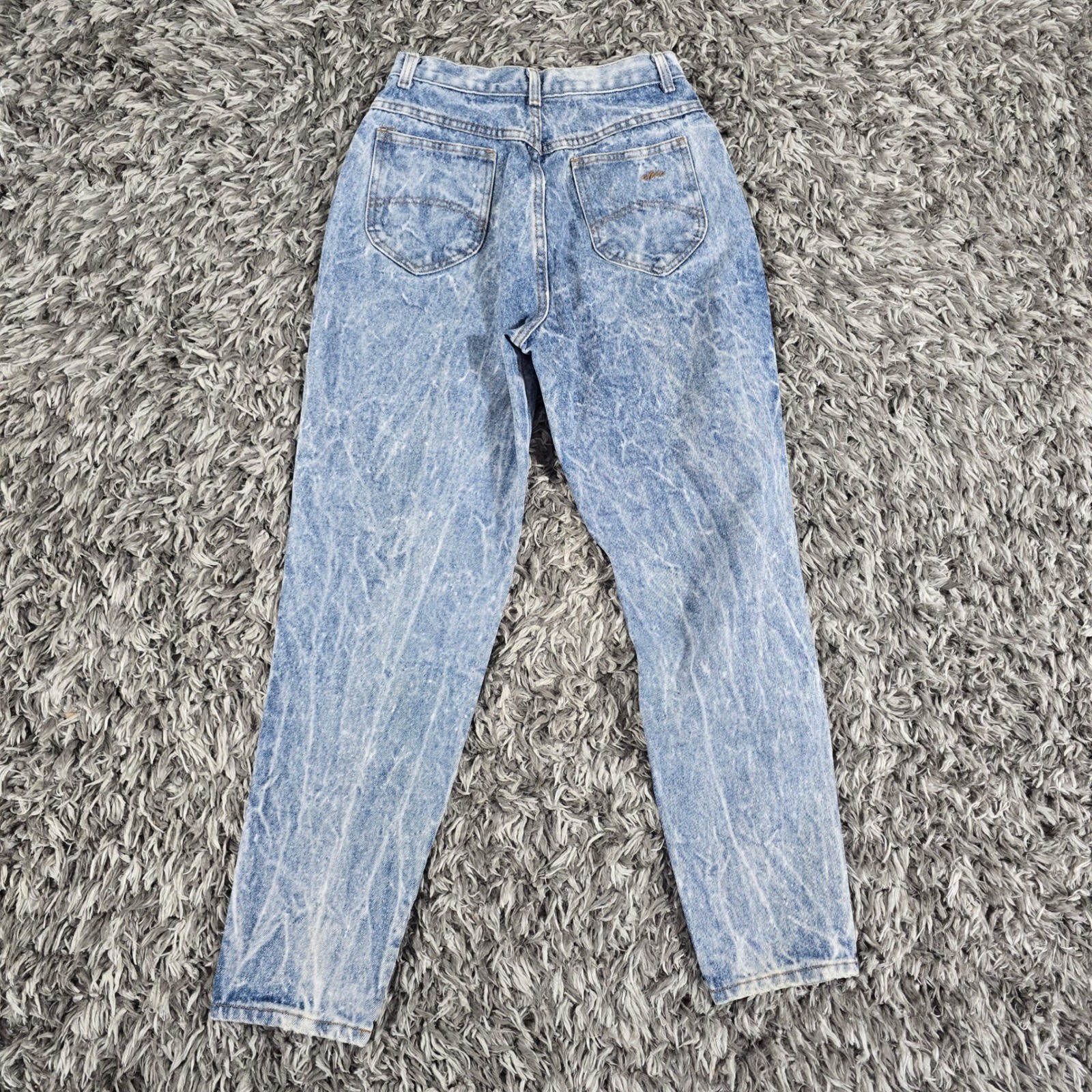 Chic Vintage 80s 90s Acid Wash High Rise Tapered Mom Jeans Made in USA 27 Waist