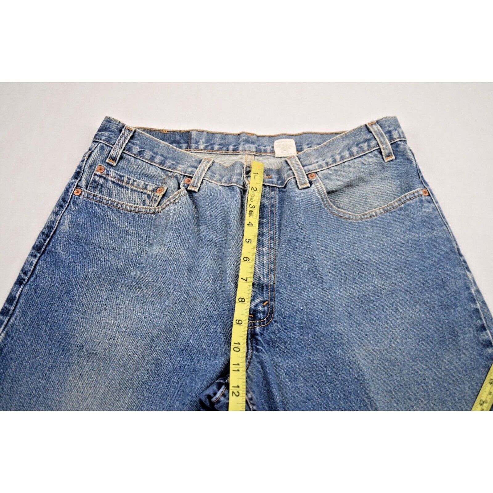 Vintage Levi’s 550 Jeans 36 x 30 Y2K Classic Blue Soft Thigh Fade Made USA 2002