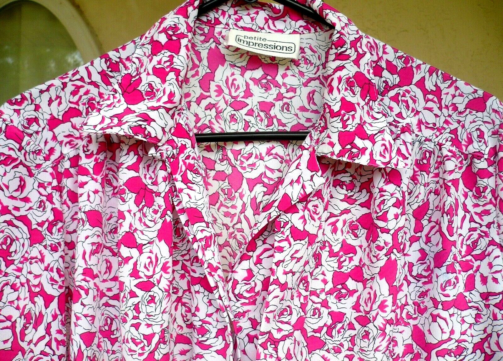 VTG IMPRESSIONS M L P HOT PINK RED MAROON ROSES FLORAL BUTTON UP SS BLOUSE WOMEN