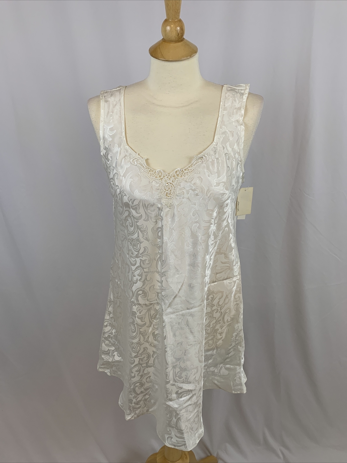 Vintage Morgan Taylor Women’s Nightgown Size Medium Ivory Cream Bridal Honeymoon