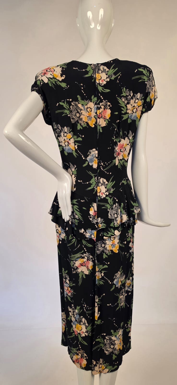 1940’S FLORAL BOUQUET PRINT RAYON DRESS W CRANBERRY LACE TOP + PEPLUM WAISTLINE