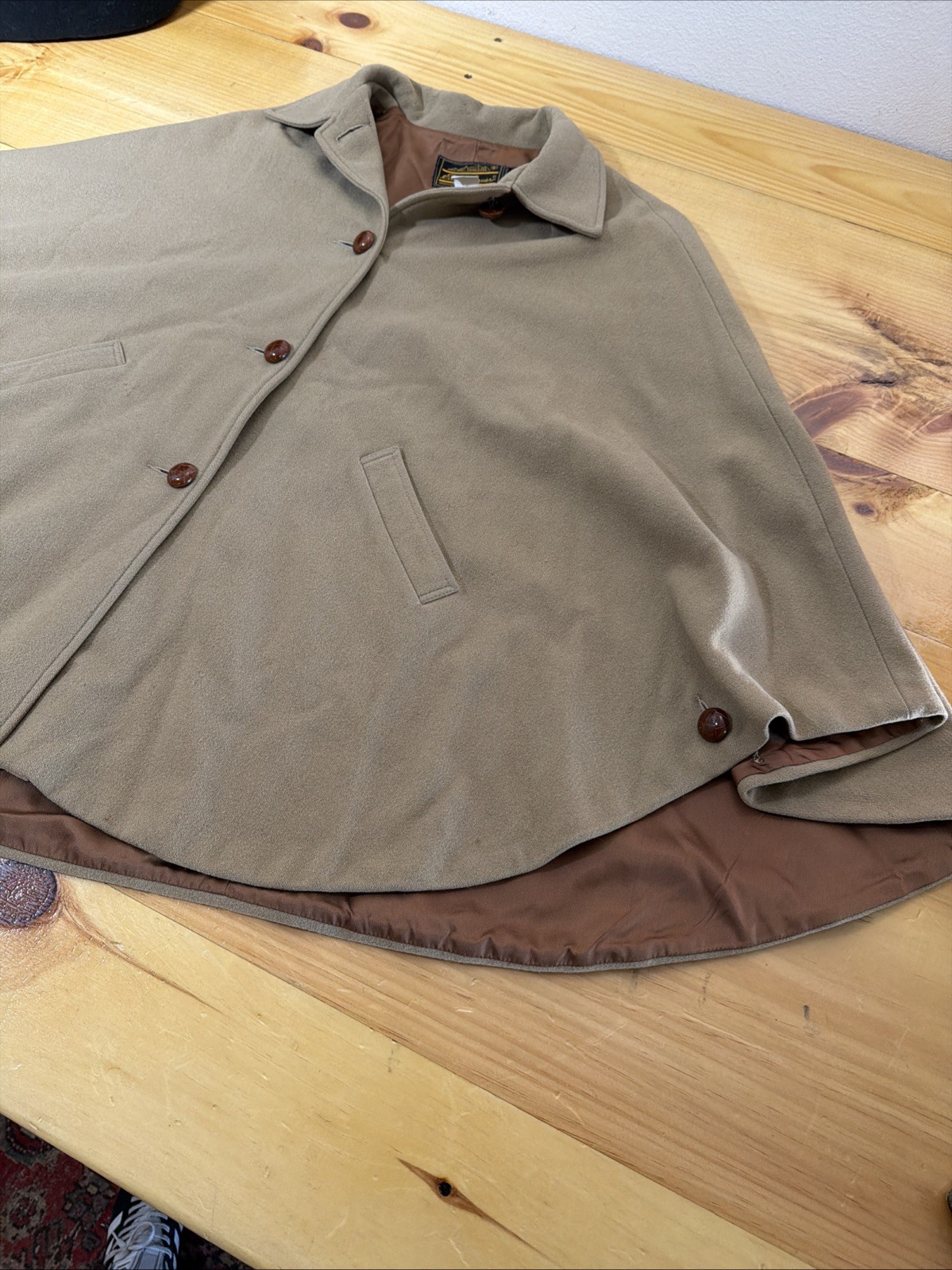 Vintage C.C. Filson Co Eddie Bauer Women’s Cape Size M 100% Virgin Wool Tan USA