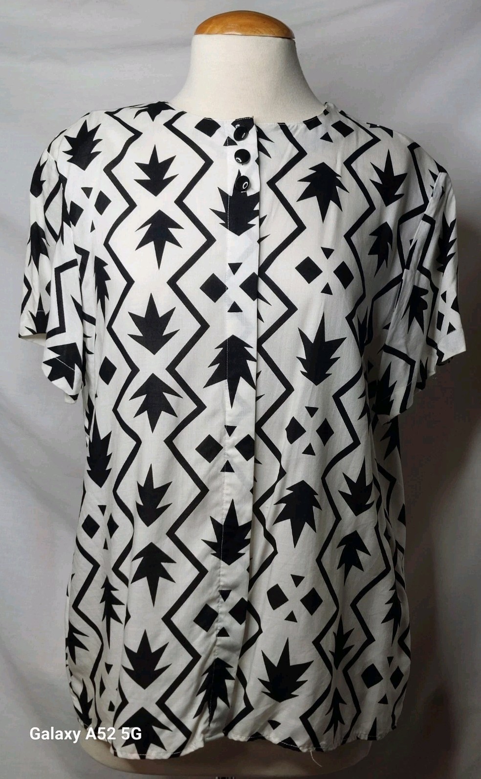 Vintage Geometric Short Sleeve Shirt Women M USA Black White Y2K Art Deco Mod