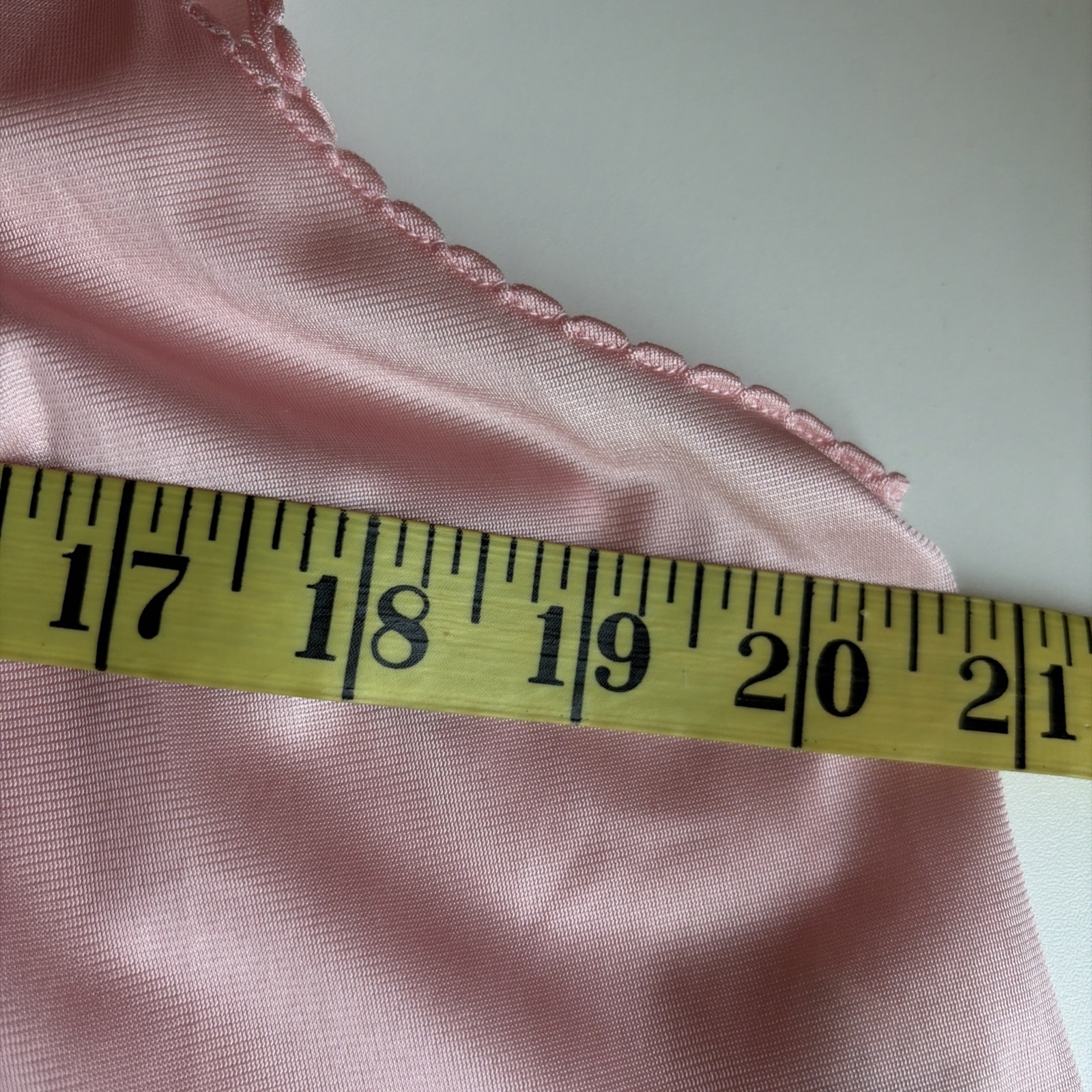 VTG 70’S Vanity Fair Embroidered Sweeping Gown Nightgown Size M Sweeping Skirt