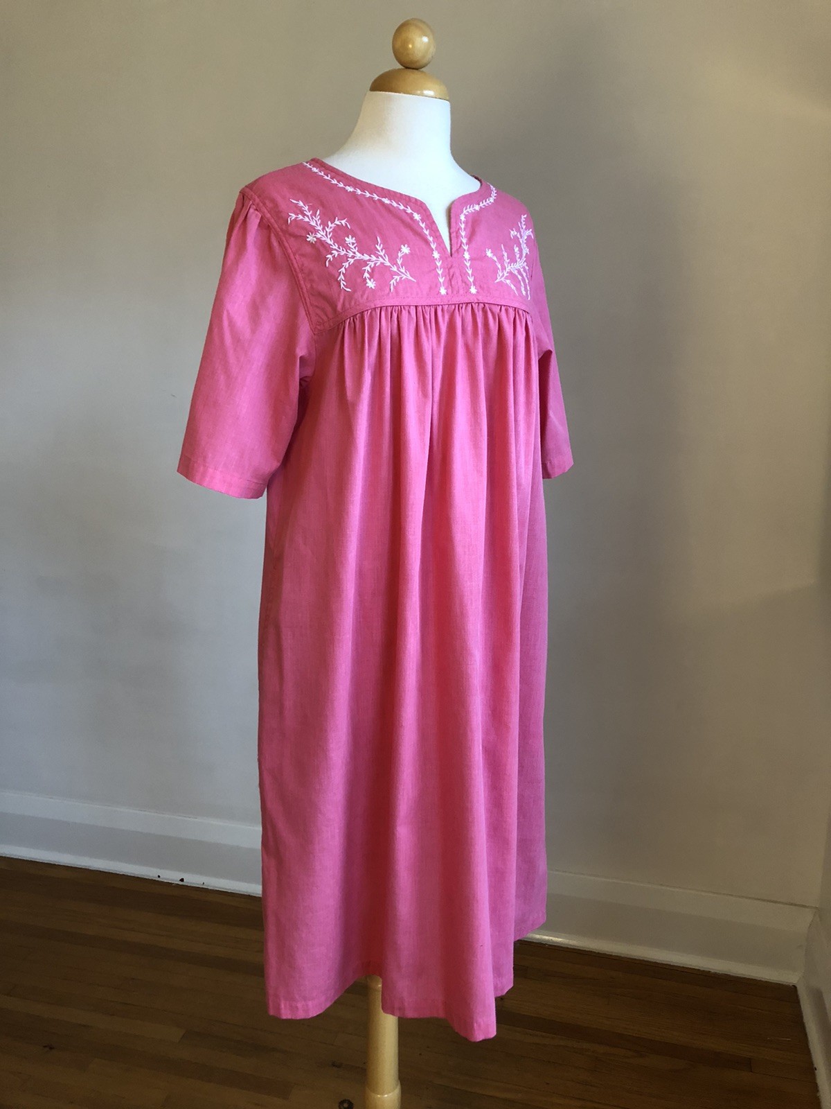ADORABLE VTG NATIONAL Pink Cotton White Embroidery Housedress Loungewear SZ M