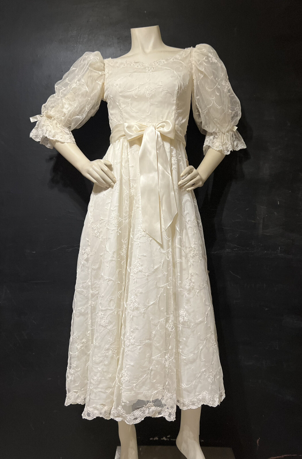 VTG 1980s ILGWU Lace Dress Square Neck Puff Sleeves Full Skirt Princess Style M