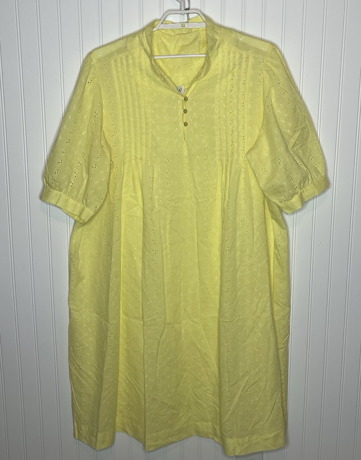 Yellow Eyelet Short Sleeve Pin tucks Button Front Dress Size B2 *Read