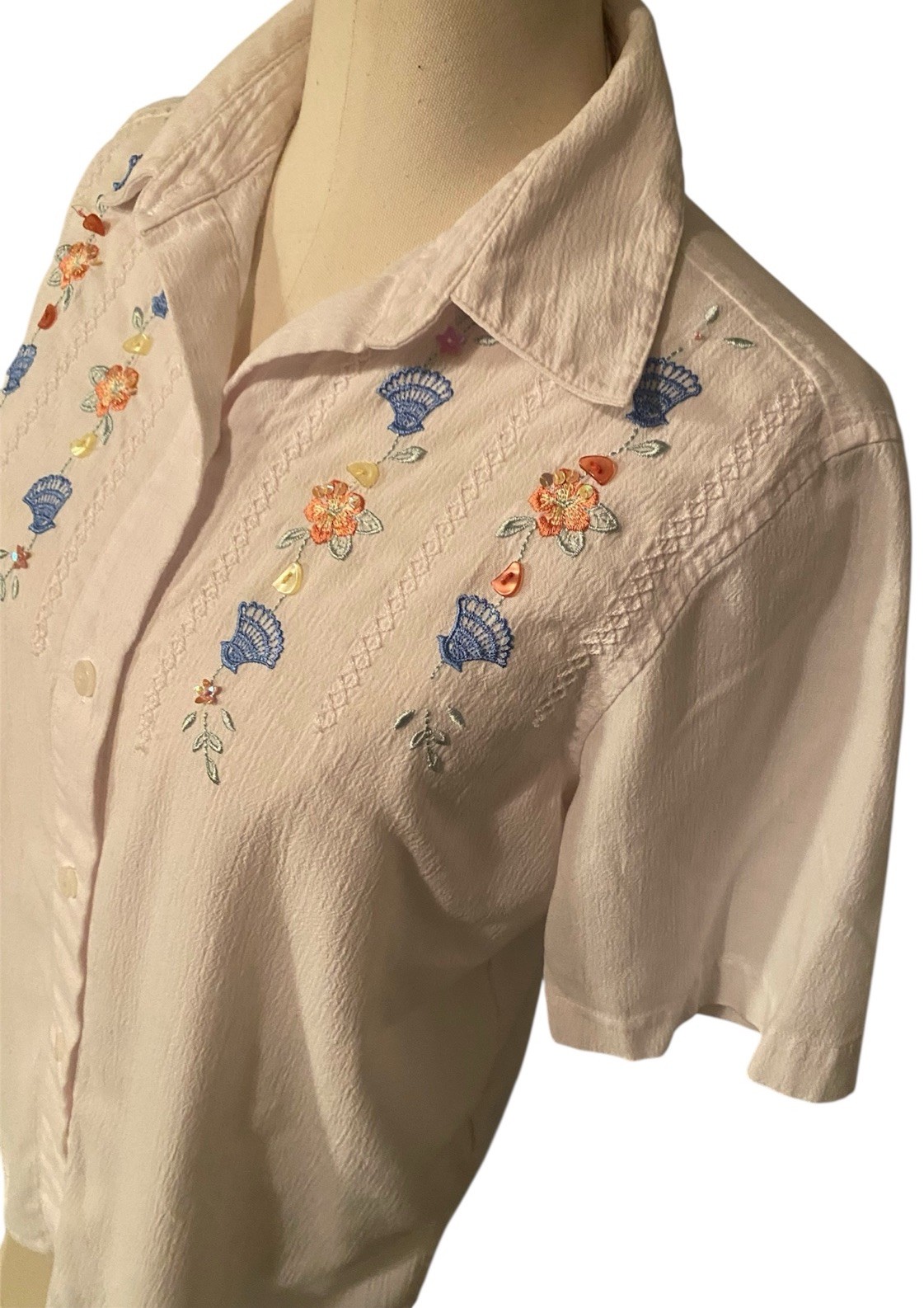 VINTAGE COTTAGECORE DELICATE EMBROIDERED SHIRT FLORAL FANS EMBROIDERED 8 MEDIUM
