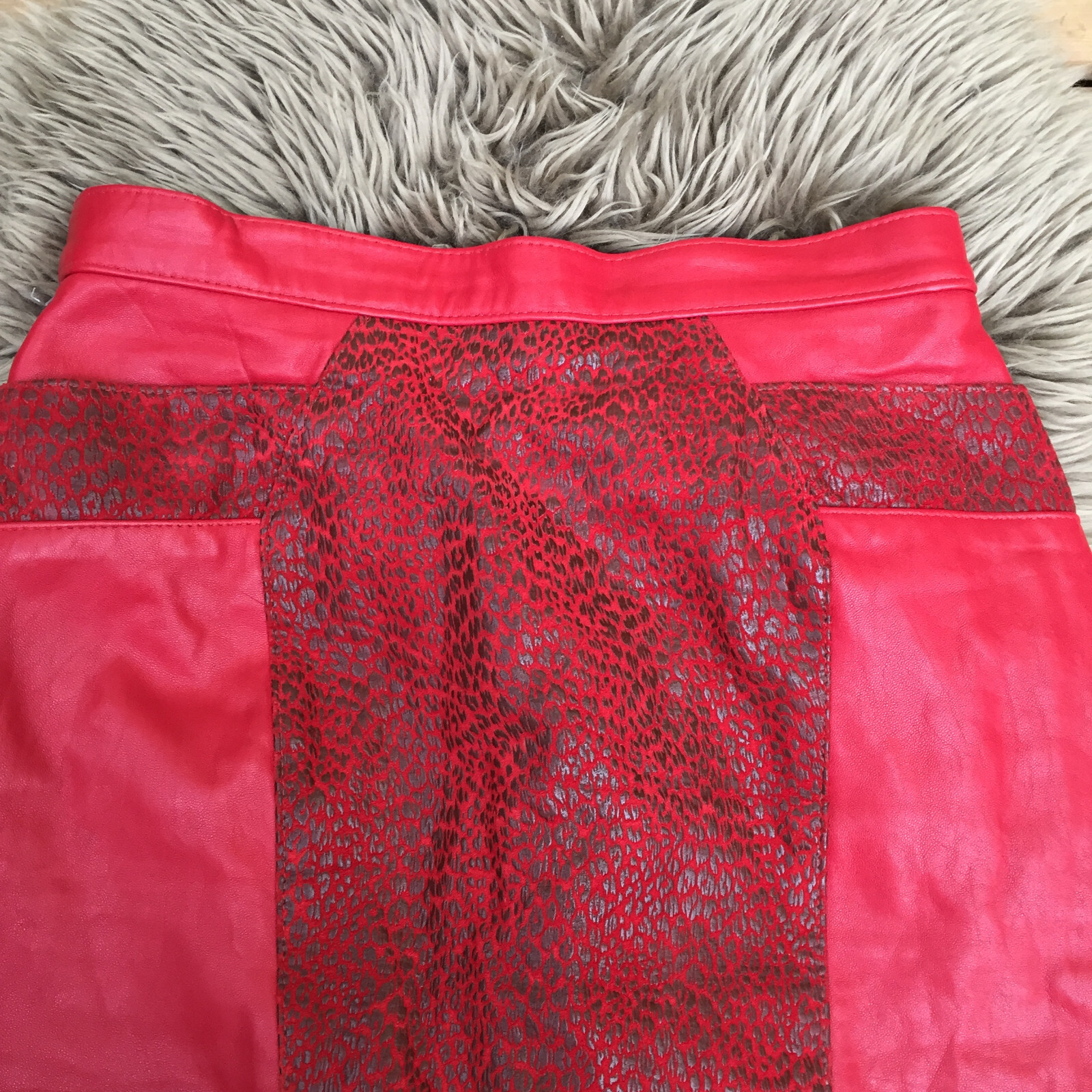 Rumors n’ Gossyp 1980s vintage red leather pencil skirt w/pockets – size M