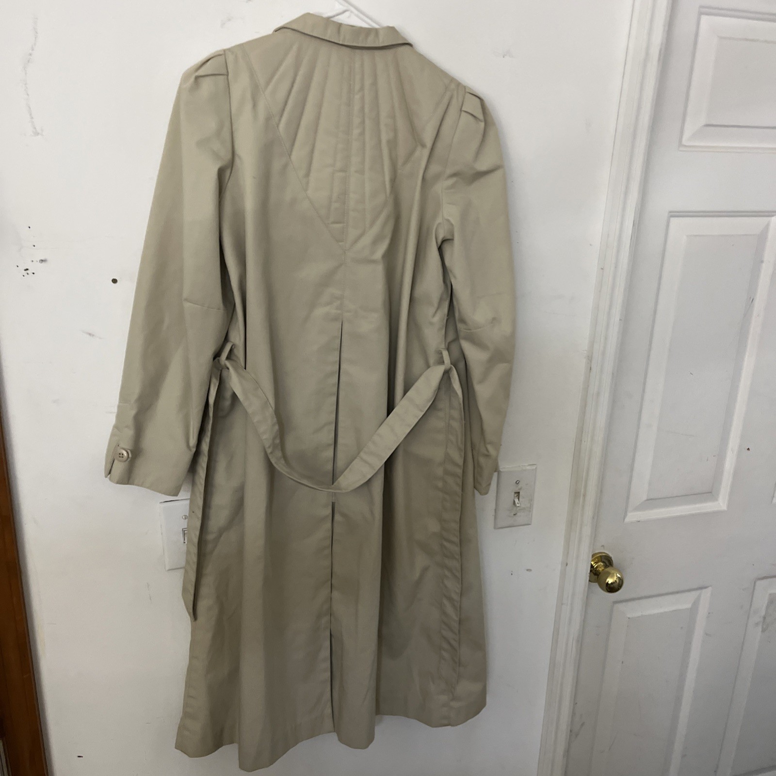 Vintage Woman’s Trench Coat belted Light weight. Very Nice Soft Fabric