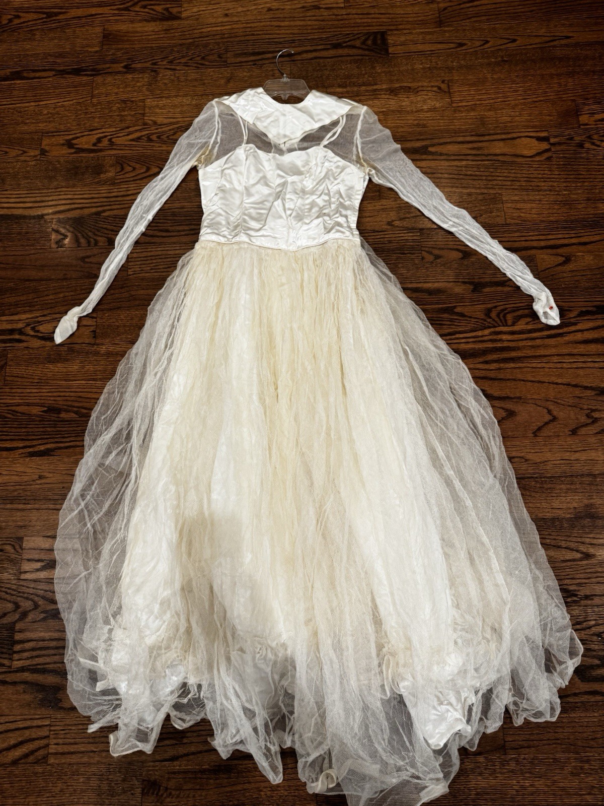 Vintage 1950’s Taffeta, Tulle & Lace Wedding Gown Dress Ivory White