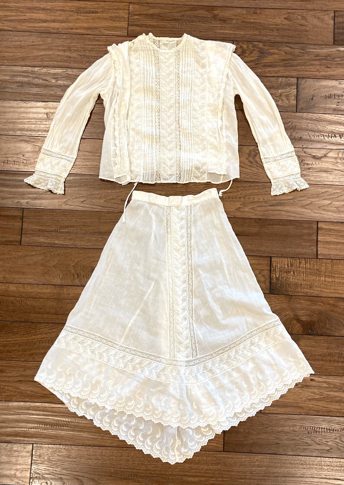 Antique Victorian lawn dress, lace, pin tucks, double tiered skirt XS as is