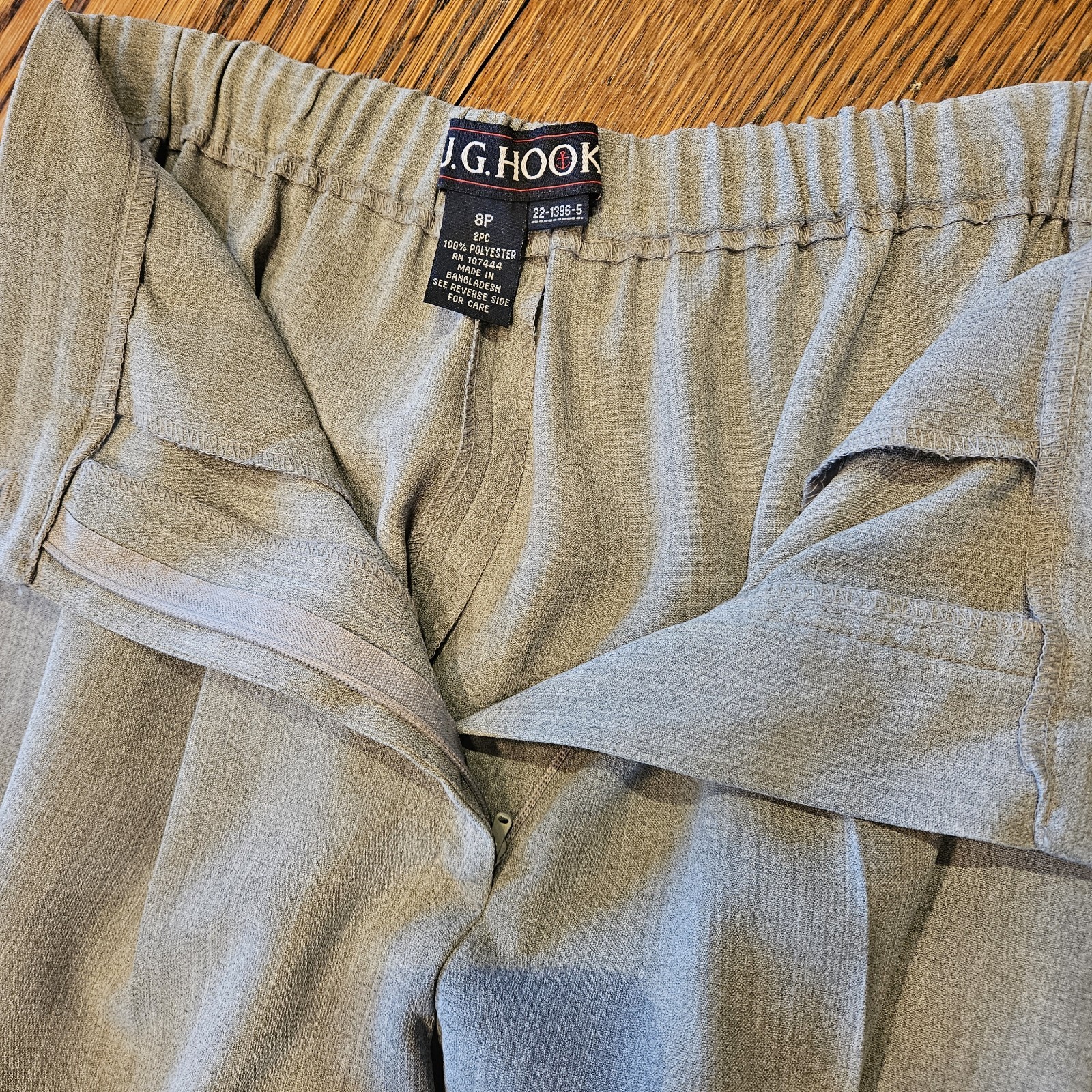 JG Hook 2 Piece Pant Suit Size 8 Petite L. Gray. Polyester.