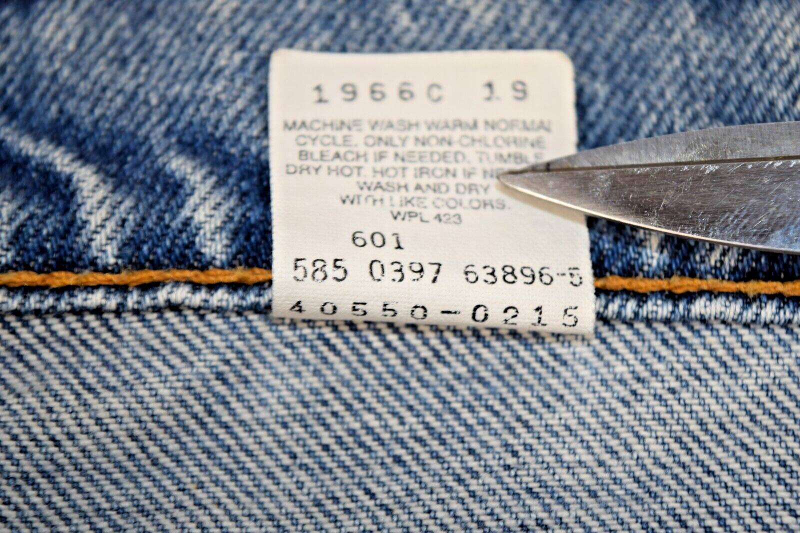Vintage Levis 550 Fade Jeans Relaxed Actual 33 x 30 90s Made USA c.1997