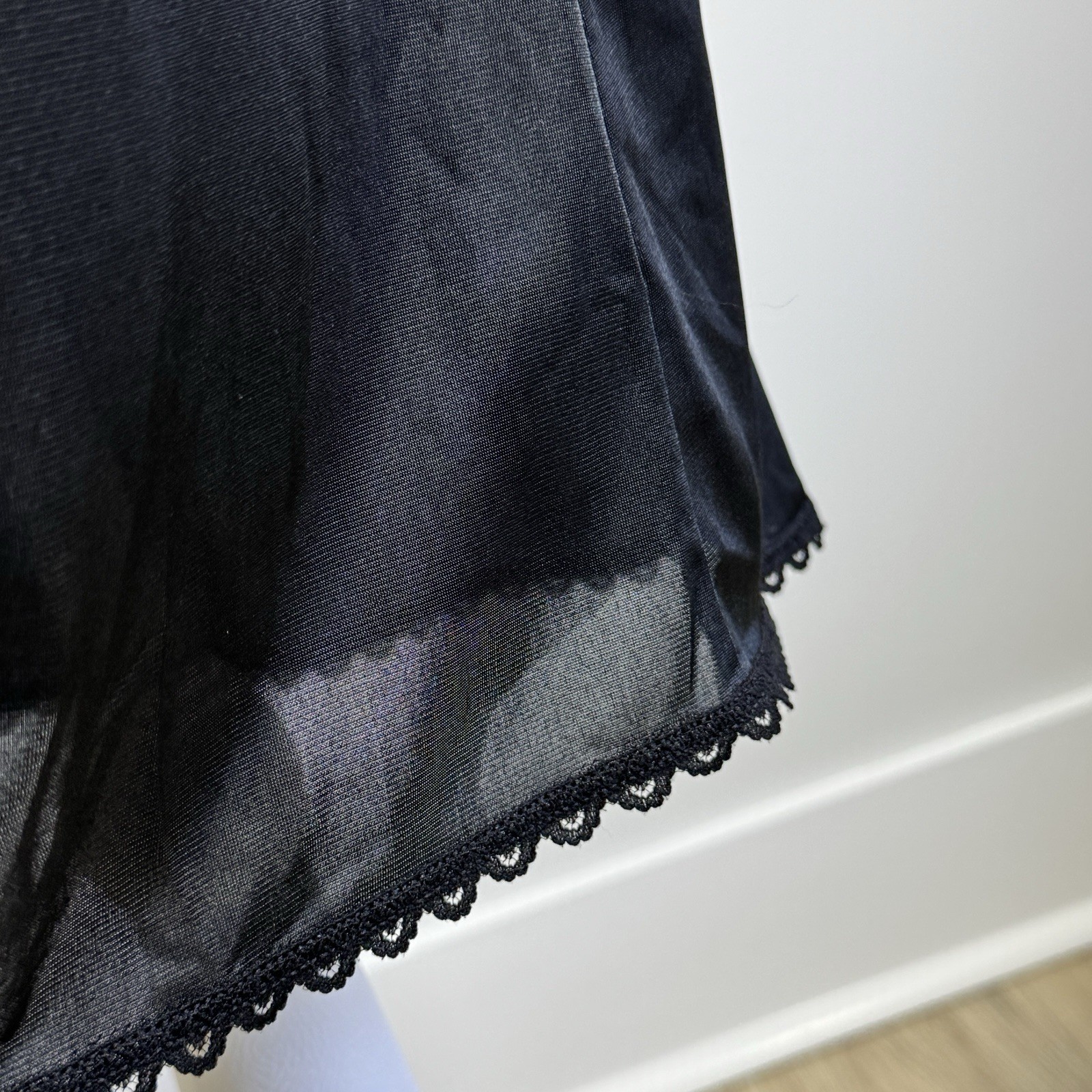 Vintage Warner’s Perfect Measure Half Slip Lace Hem Size Medium USA Black 55300