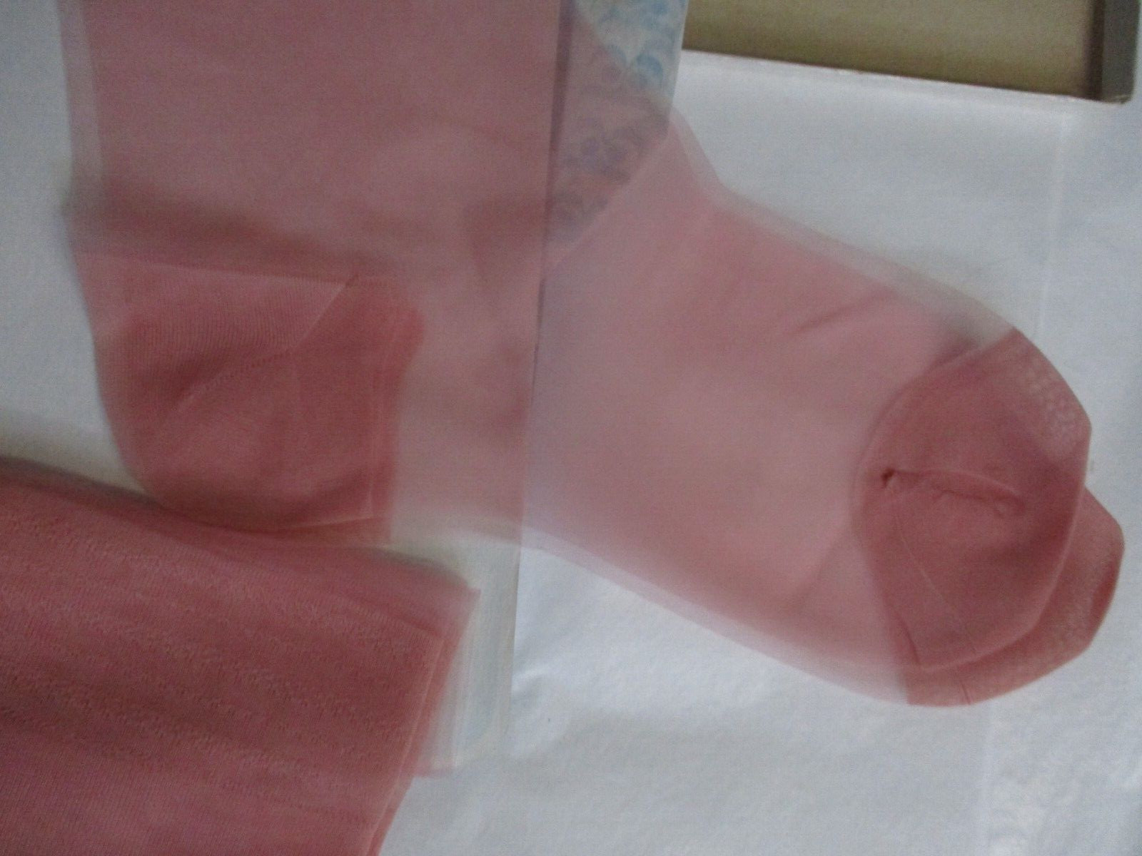 1PR VINTAGE BERKSHIRE 154 RHT SHEER FLAT KNIT NYLON STOCKINGS 9 1/2 MEDIUM PINK