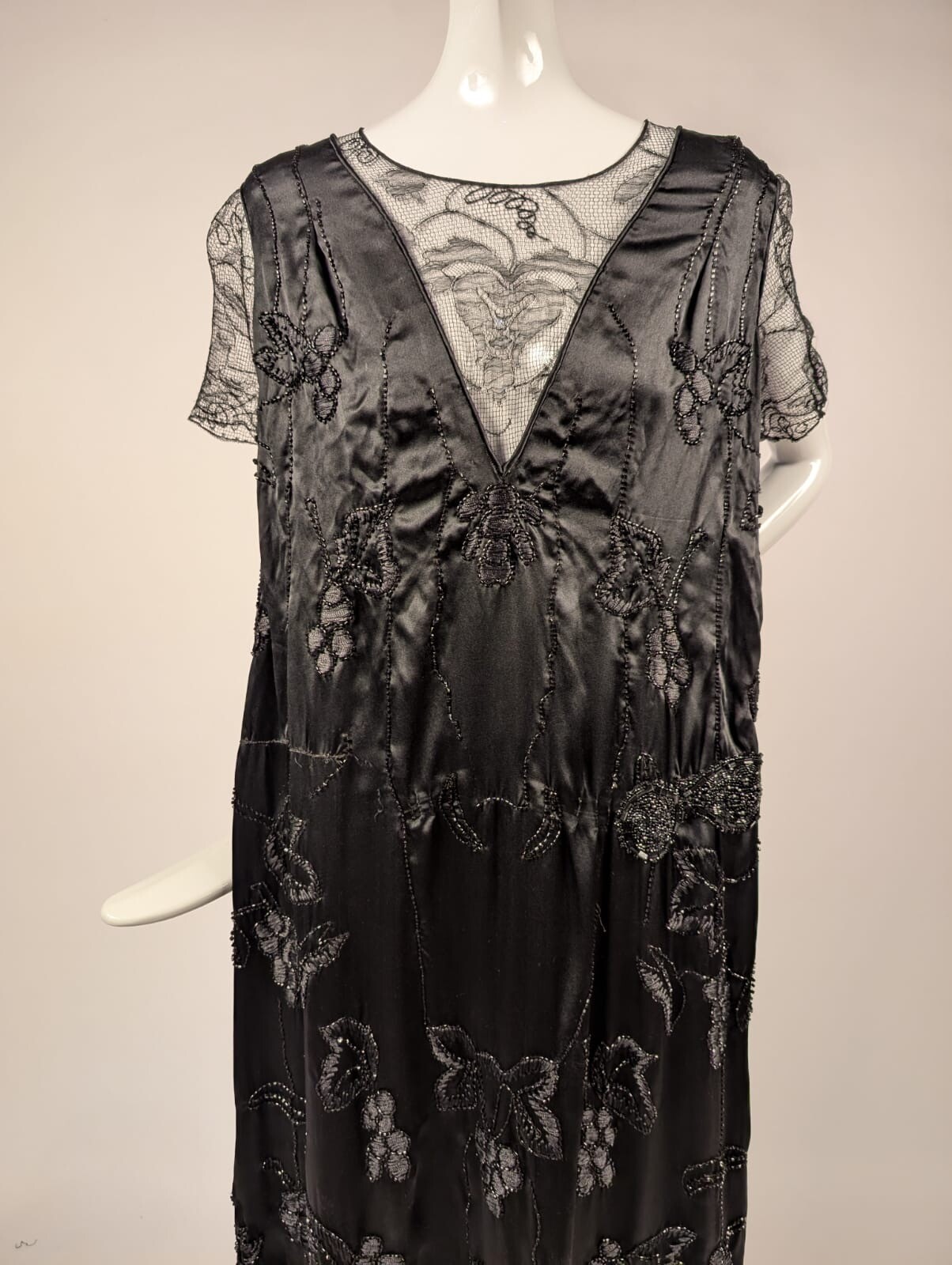 EDWARDIAN LATE TEENS SILK SATIN EVENING DRESS W GRAPE CLUSTER EMB + BEADING