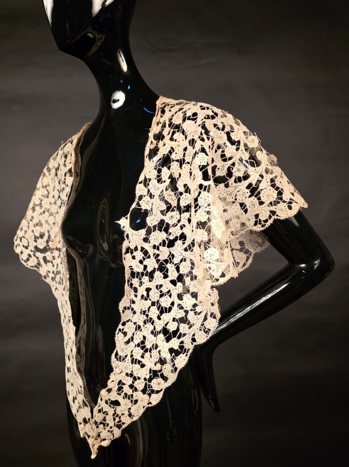 HAND MADE 18TH C LARGE LACE CAPE COLLAR FOR DRESS W FINE PICOT BRIDES