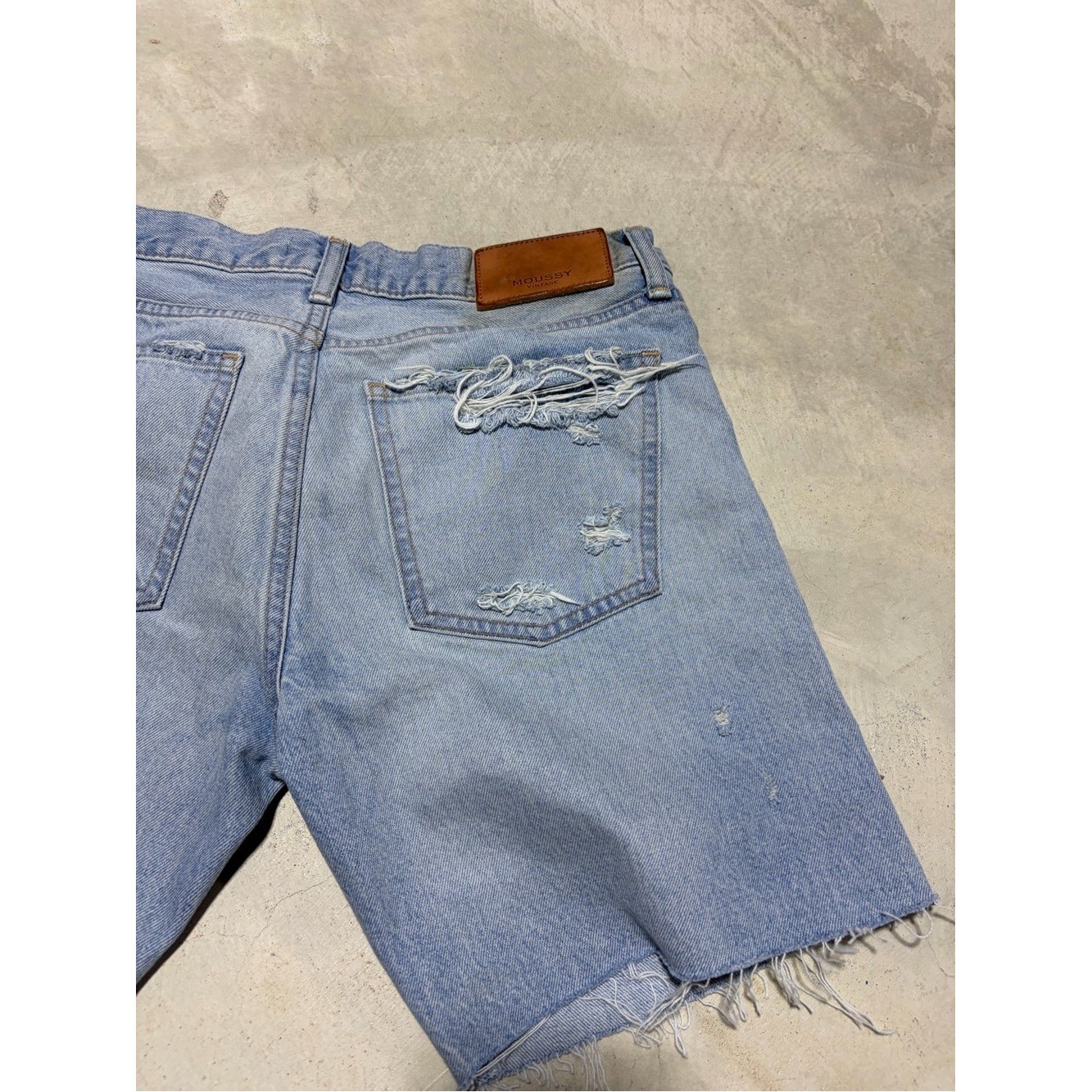 Moussy vintage cowhide leather Light Wash Distressed Denim Cutoff Shorts 28