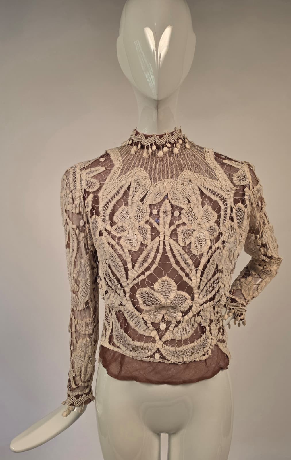 ORNATE + UNUSUAL ANTIQUE EDWARDIAN HAND MADE BATTENBURG FLORAL LACE BLOUSE