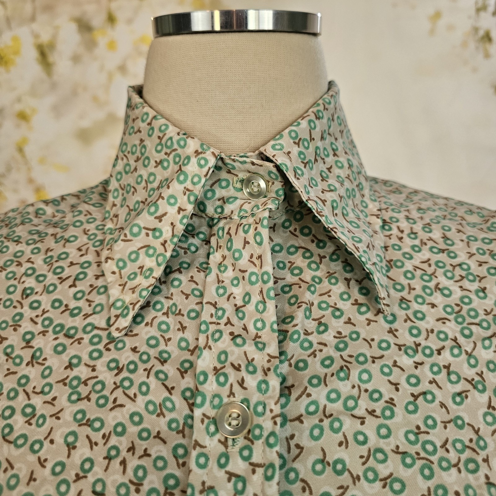 Vintage 1970’s Blouse Top Shirt Pointed Collar Petite Green Floral Print Button
