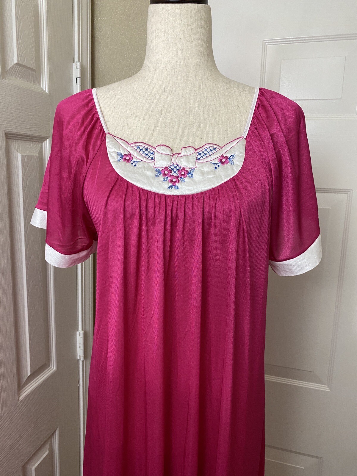 Carriage Court Women’s Vtg Night Gown One Size XS-L Pink Long
