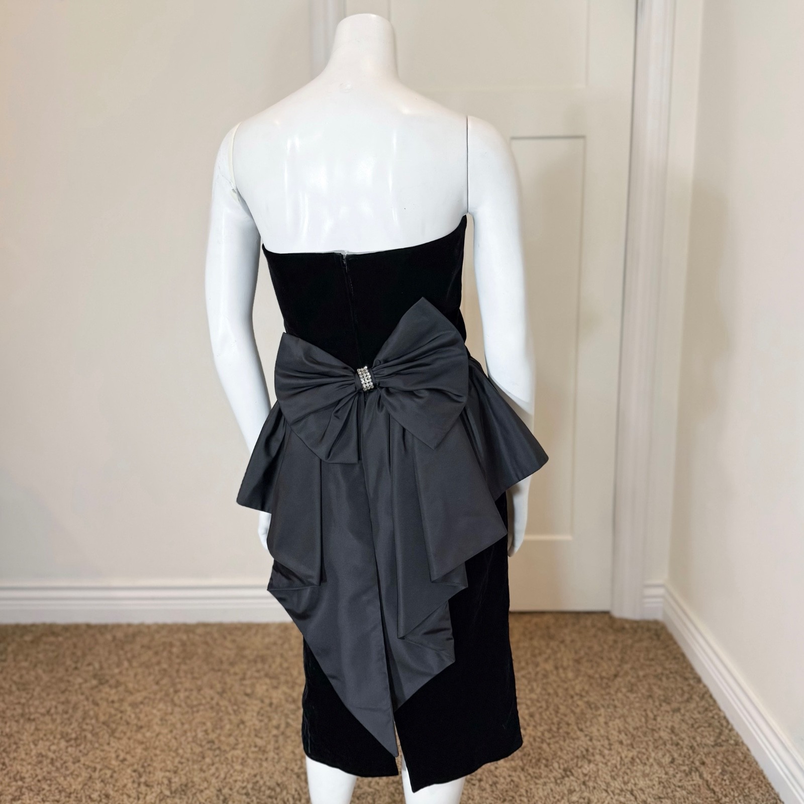 Vintage 80’s VELVET PARTY DRESS w RHINESTONE BOW S Ruched Strapless Boning Midi