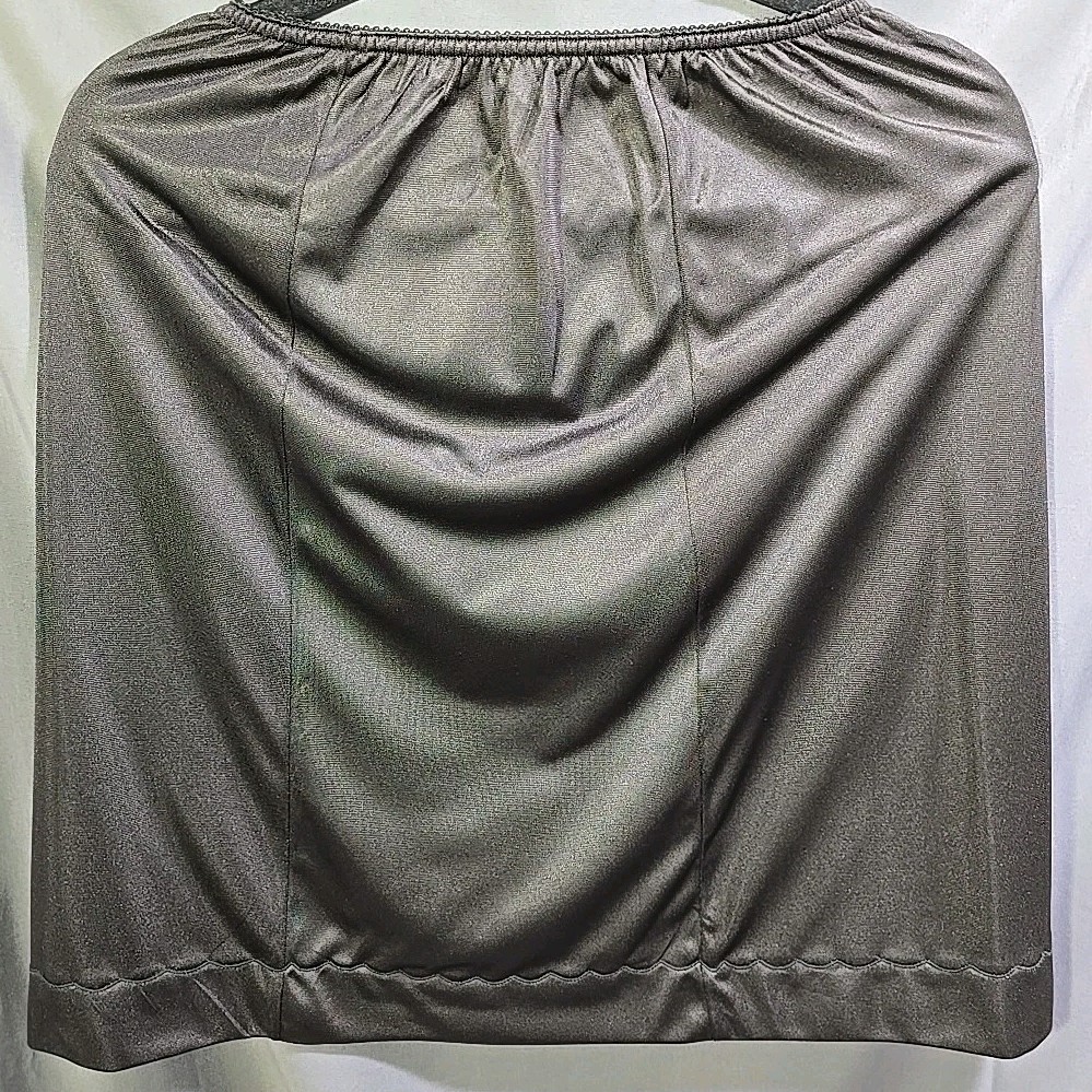 L’eggs Brand Vintage Nylon Half Slip Black Waist 22″-30″ Length 22″