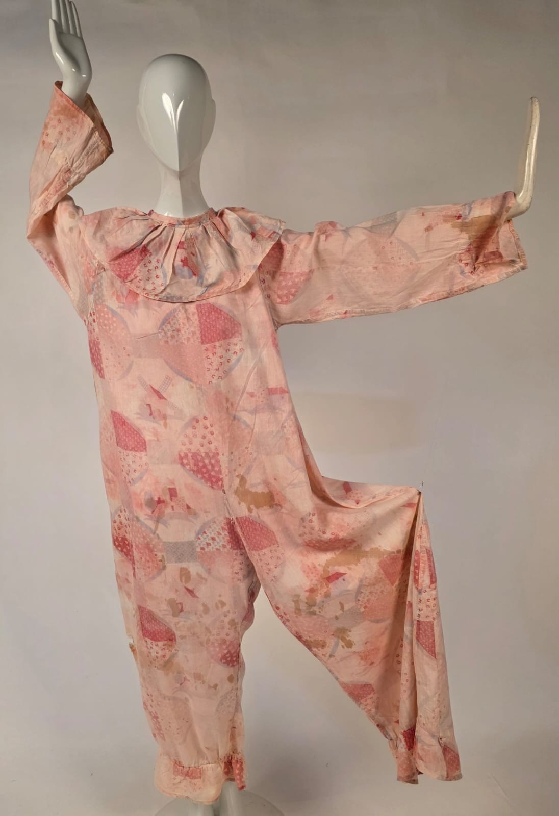 ANTIQUE 1920’S SCENIC PRINT COTTON CLOWN COSTUME FOR HALLOWEEN