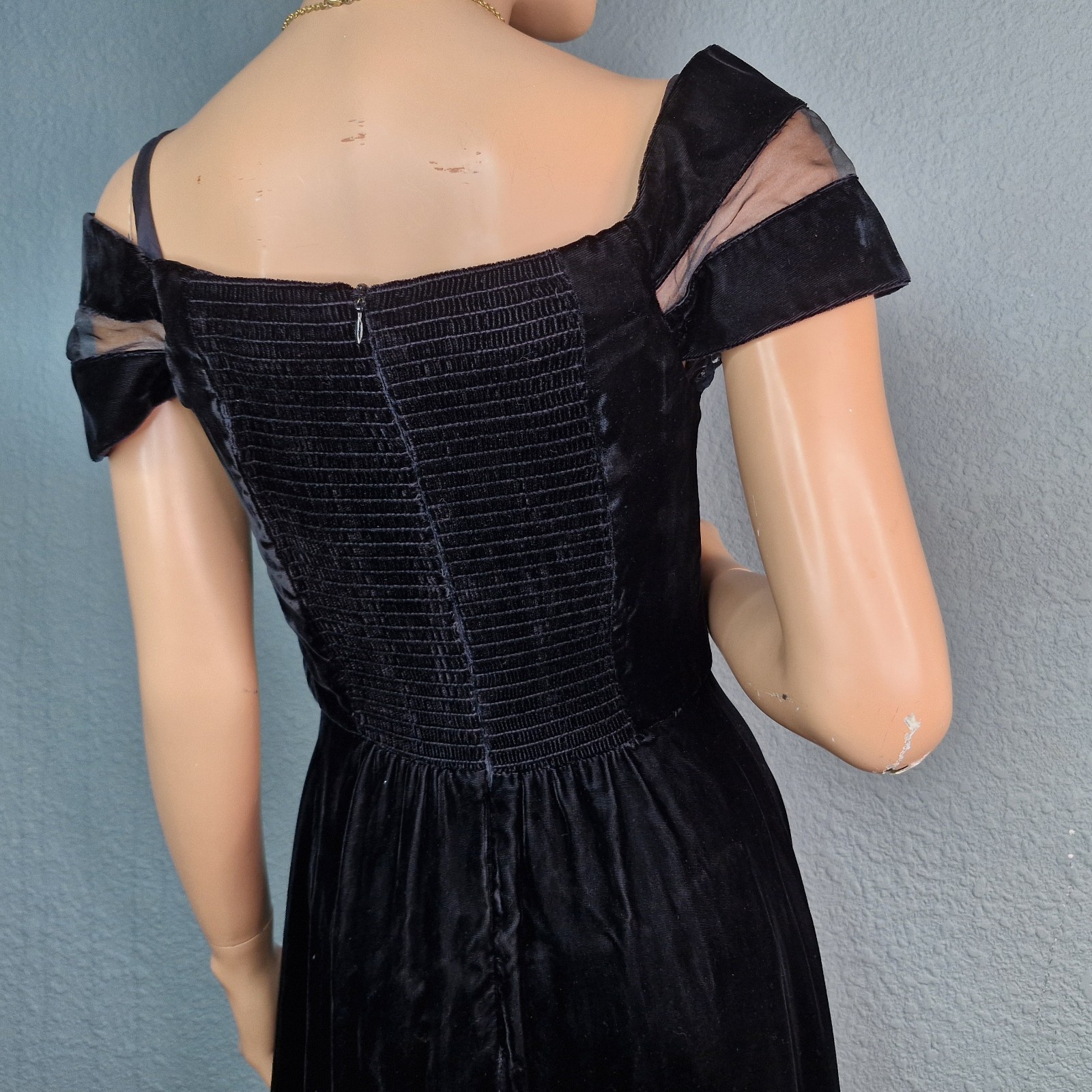 Vintage 90s Y2K Victoria’s Secret Moda Intl Black Velvet Gown Illusion 8/S