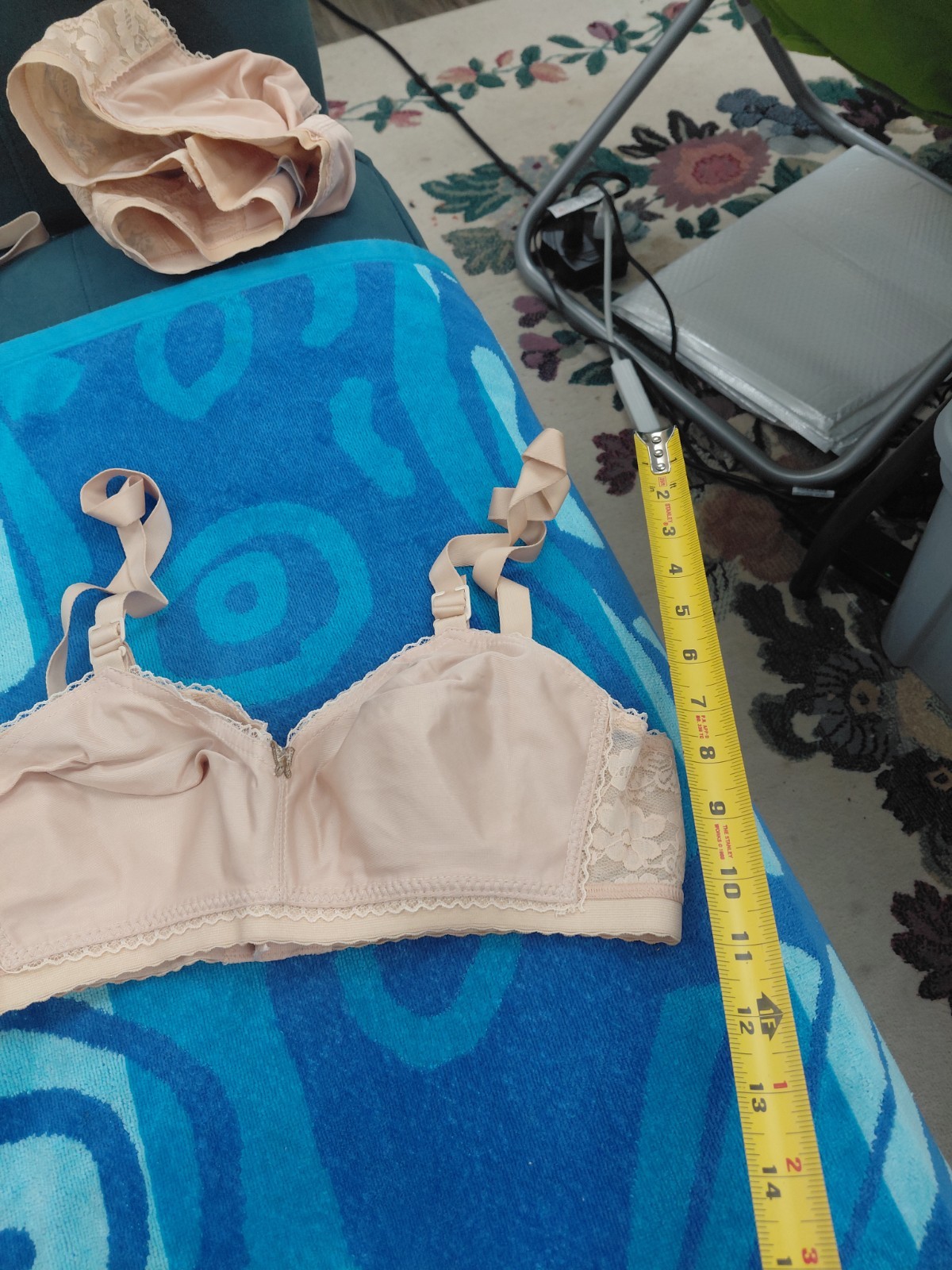Vintage Lady Cameo Lingerie Bra Size 32CC