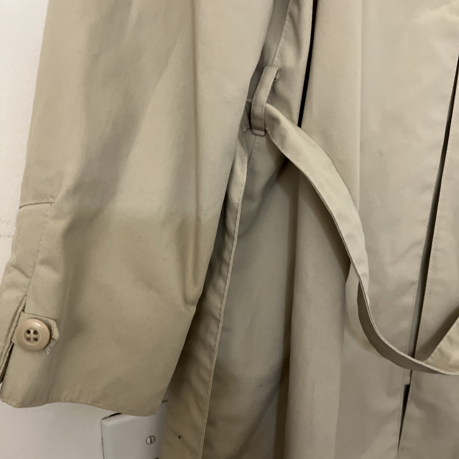 Vintage Woman’s Trench Coat belted Light weight. Very Nice Soft Fabric