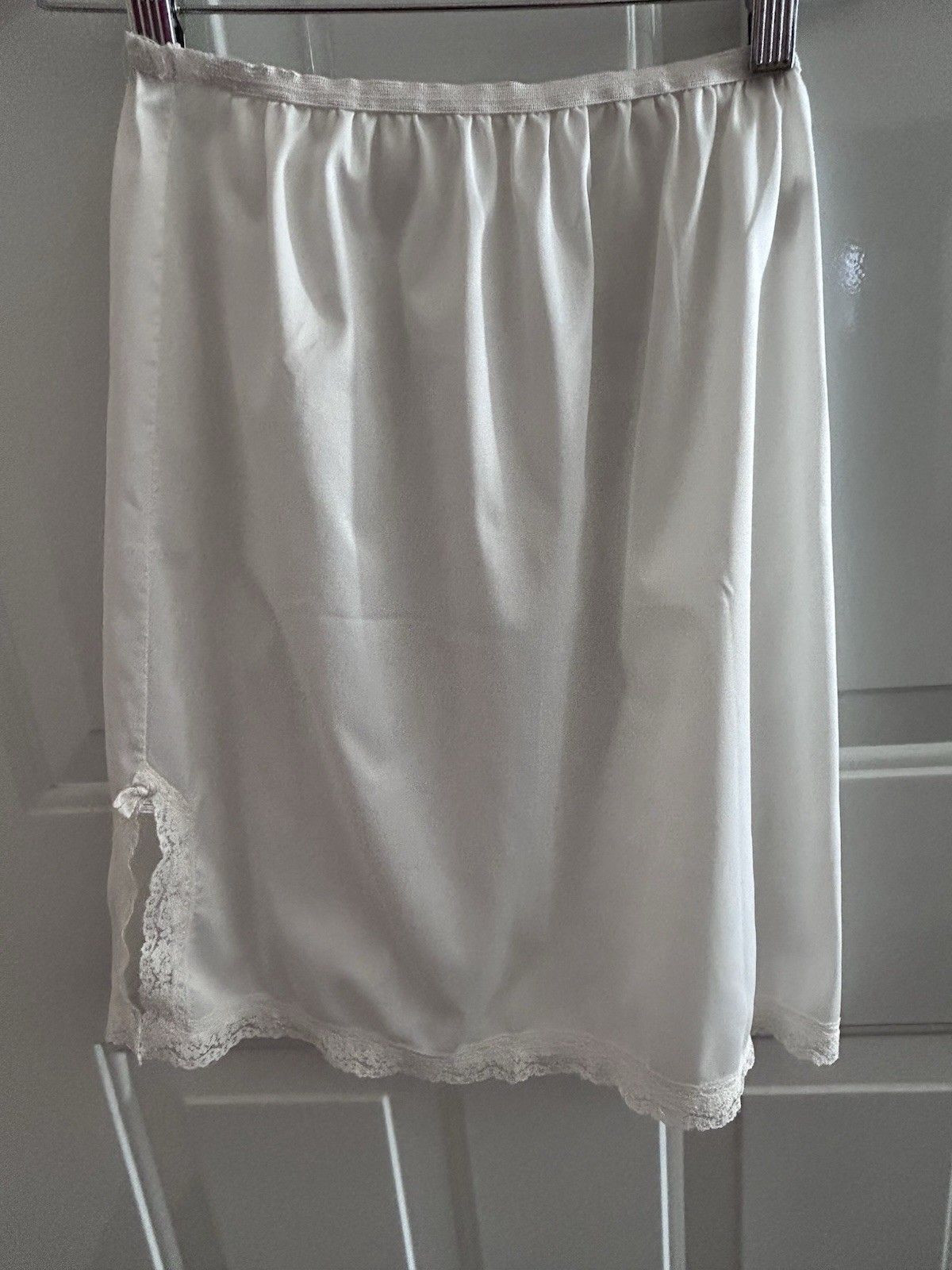 Ladies Vintage Slip – Monsanto – 100% Nylon – White – USA – Size Med- Lace