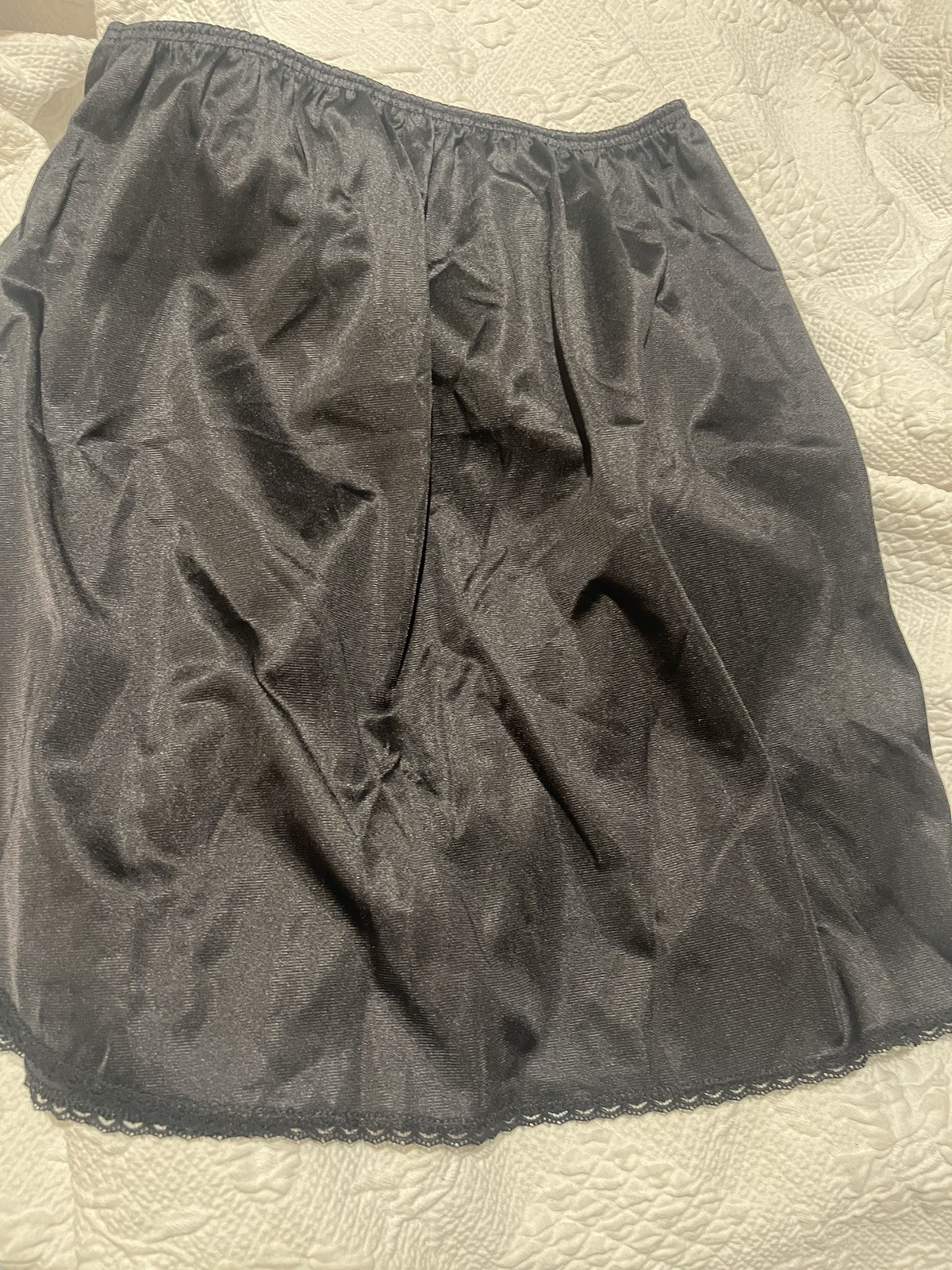 Vassarette Vintage Black Sz M Half Slip Lace Trim At Hem And Split 17.5 Long.