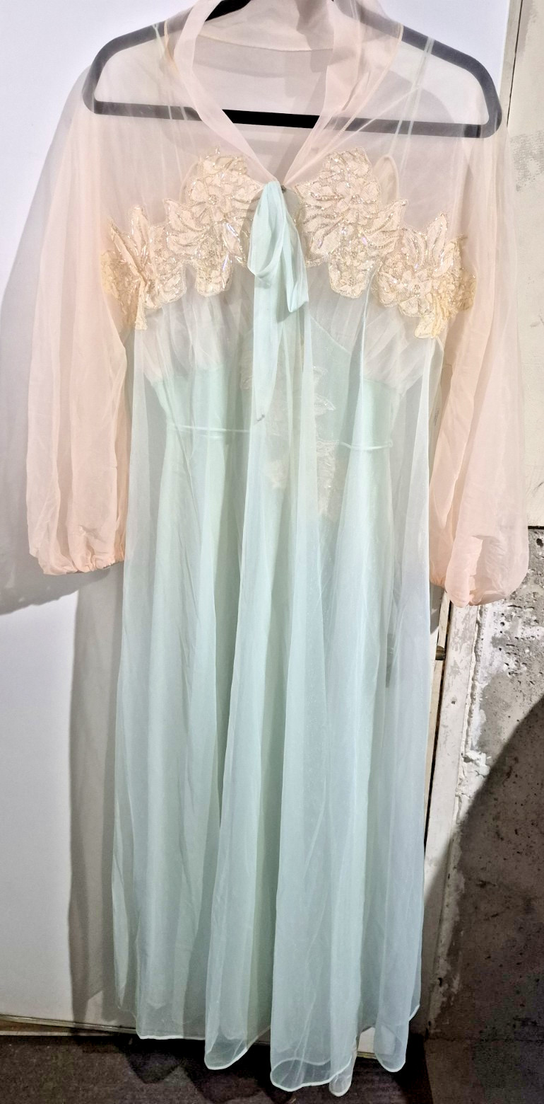 1950’/1960.S peignoir set Boudoir Vtg Highly Feminine Glamorous Lace full Length