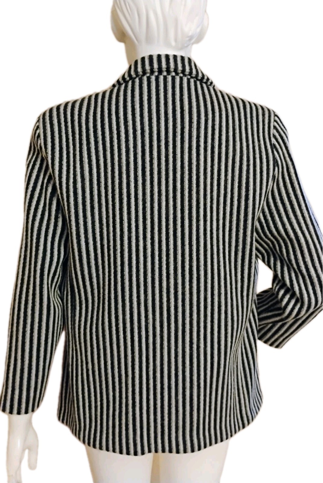 VTG 1980’s South Korean „Jayeonhee” Black & White Striped Wool Skirt Suit
