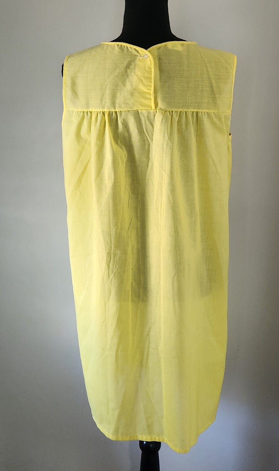 Vintage 60s Grants ISIS yellow babydoll nightgown floral embroidery size Medium