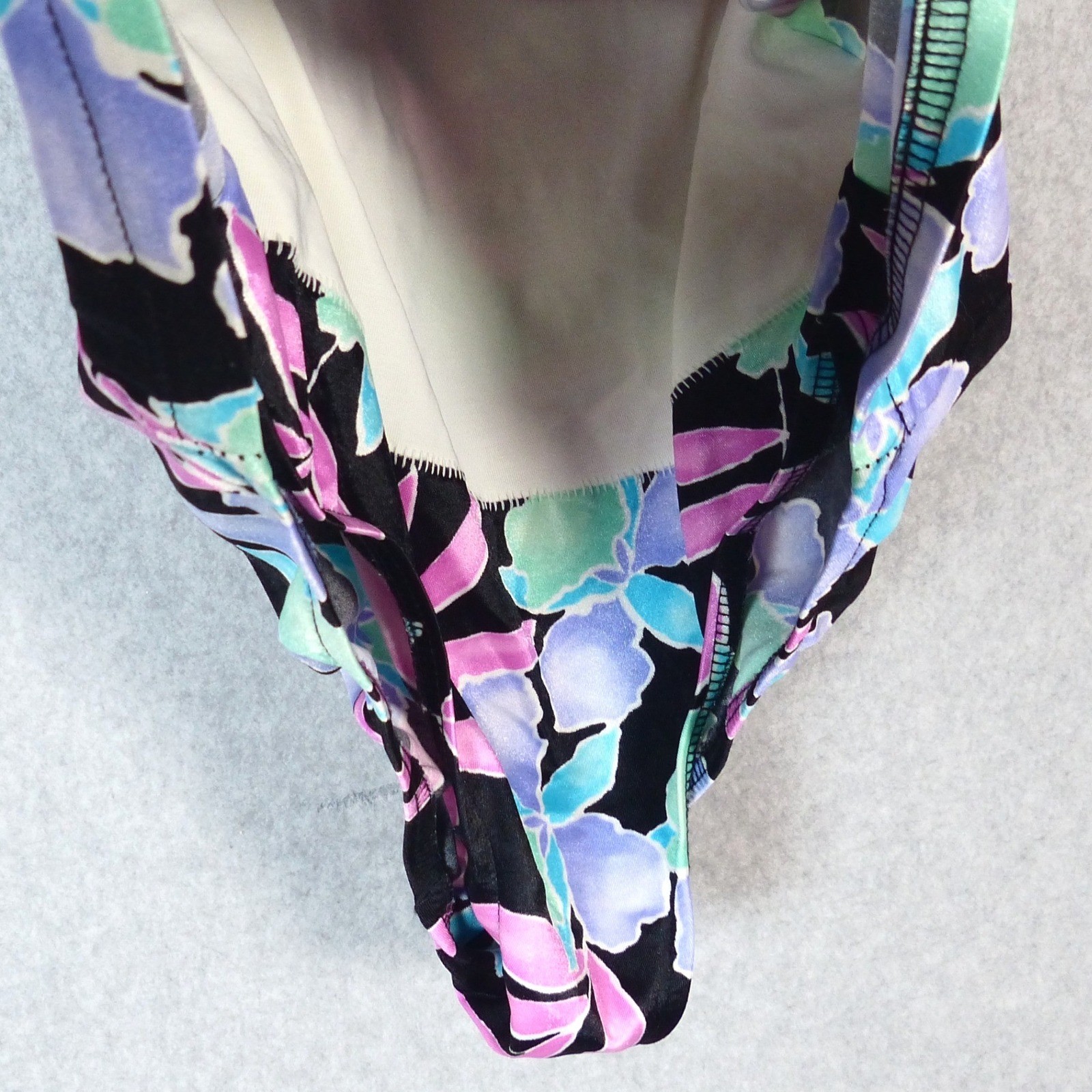 Vintage 70s 80s ILGWU Tropical One Piece Skirted Swimsuit V-Neck Shiny Sz 42 18