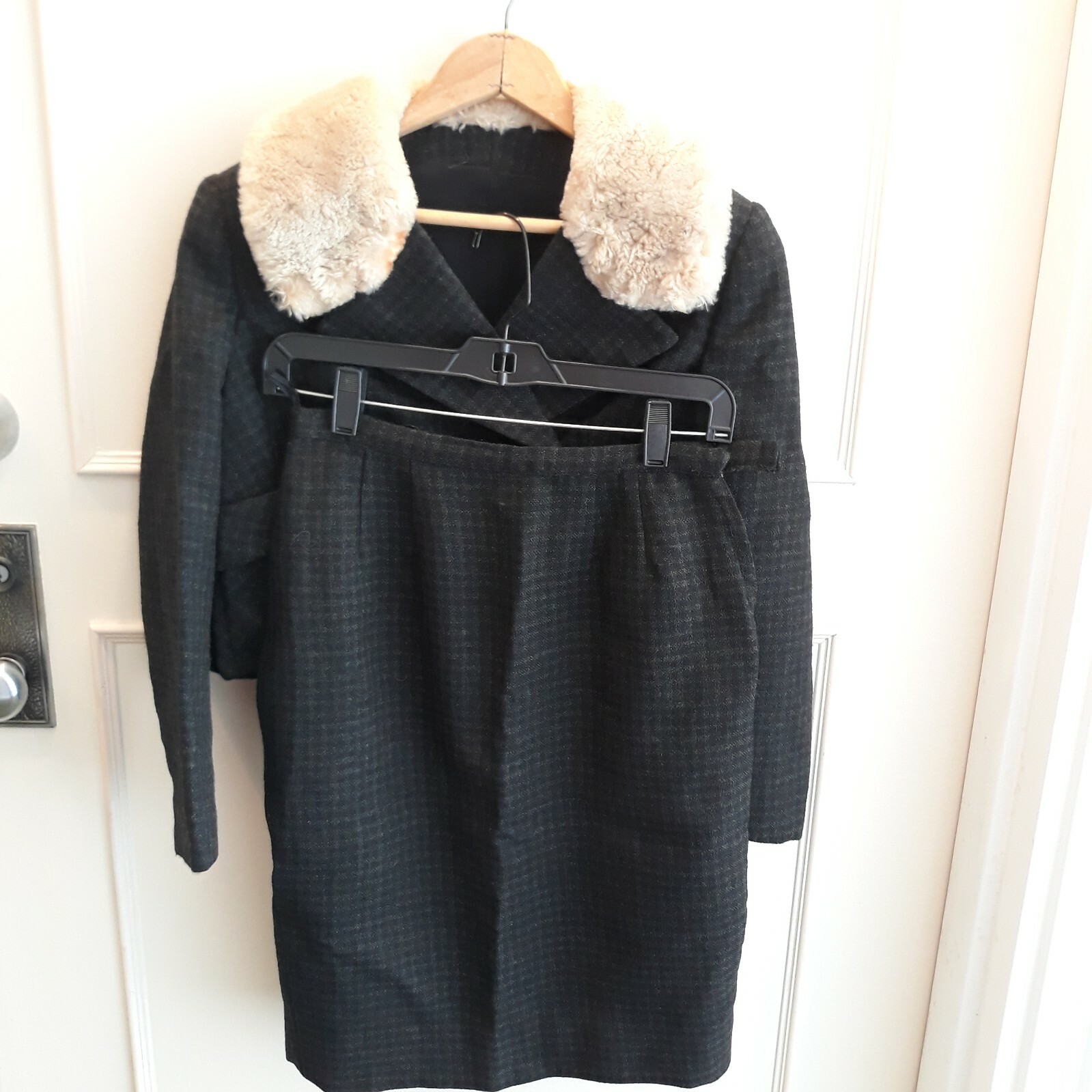 Vintage 1940s 100% Wool Black Br. Womans Beige Beaver Collar Jacket Skirt SUIT 4