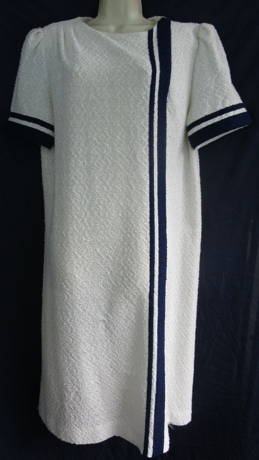 Vtg 70s Full Figure Volup Leslie Pomer Mod White Boucle Textured Secretary Dress