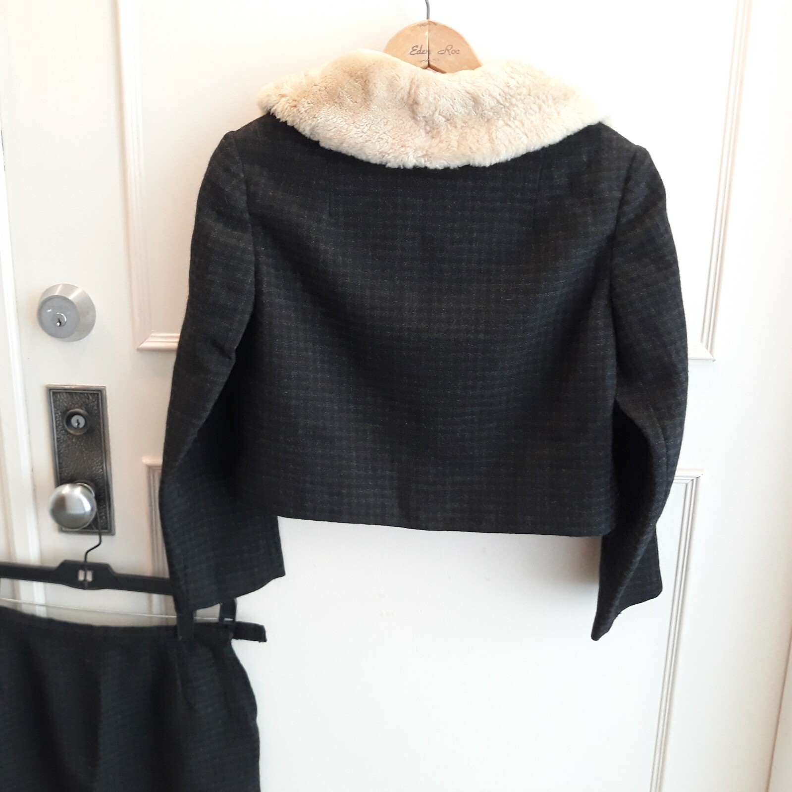 Vintage 1940s 100% Wool Black Br. Womans Beige Beaver Collar Jacket Skirt SUIT 4