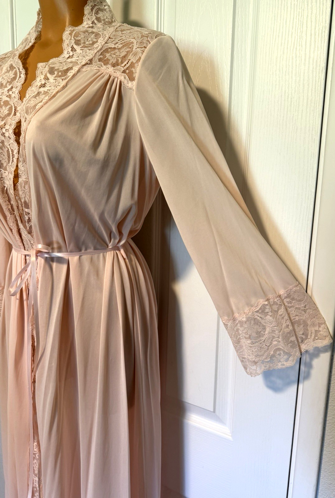 VTG 70’s OLGA LINGERIE #9702 PINK W/ WIDE LACE TRIM LONG ROBE ROBE SZ M