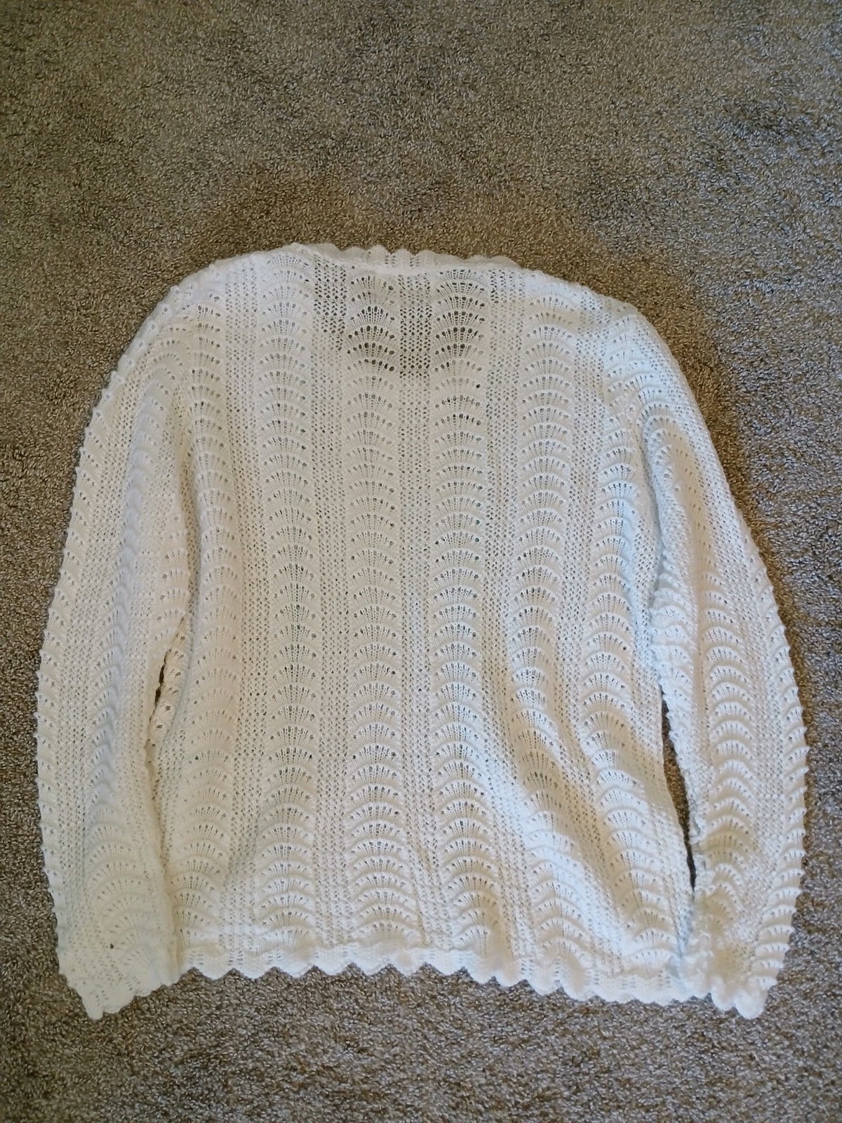 VINTAGE WOMEN’S BILLIE JO LIGHT WEIGHT IVORY SWEATER M